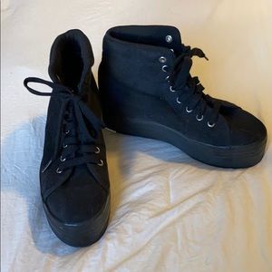 Platform black sneakers